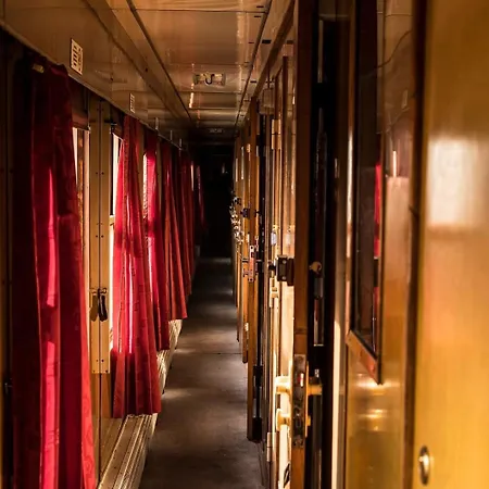 Wagony Sypialne W Muzeum Kolejnictwa 캠프장